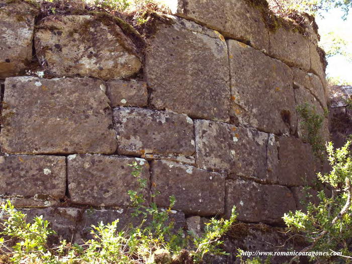 DETALLE DEL LADO NORTE DEL CILINDEO, TOMA FRONTAL.